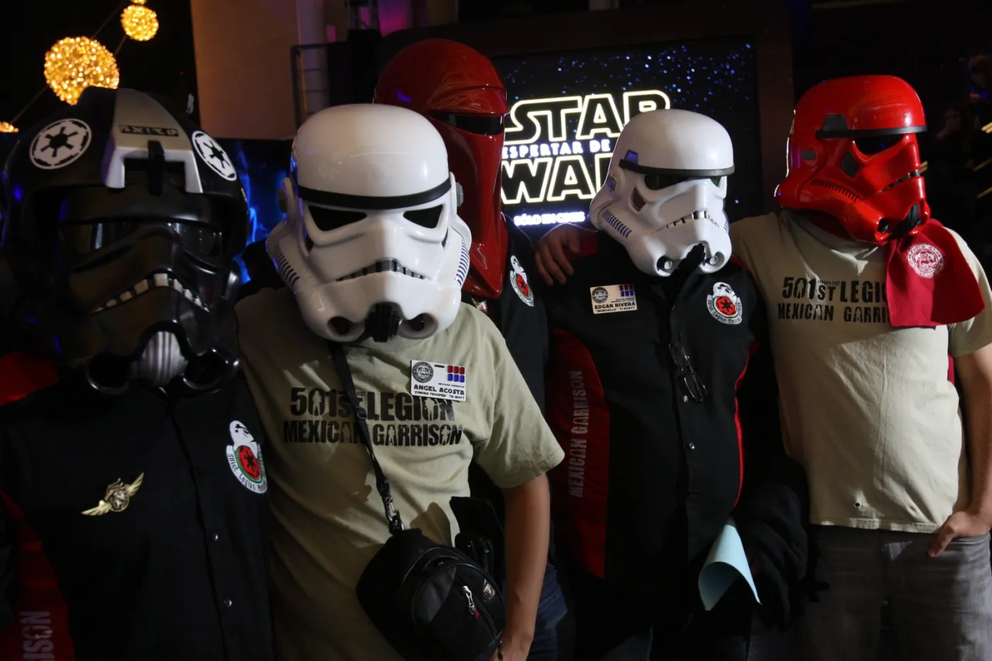 8523521-star-wars-fans.jpg