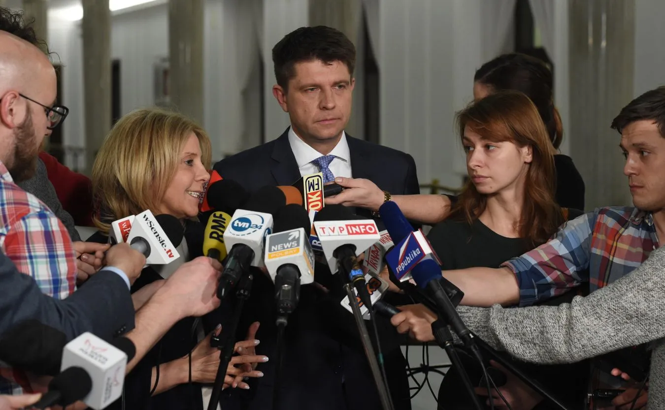 Petru o wstrzymaniu publikacji orzeczenia TK: To próba ratowania prezydenta przed Trybunałem Stanu