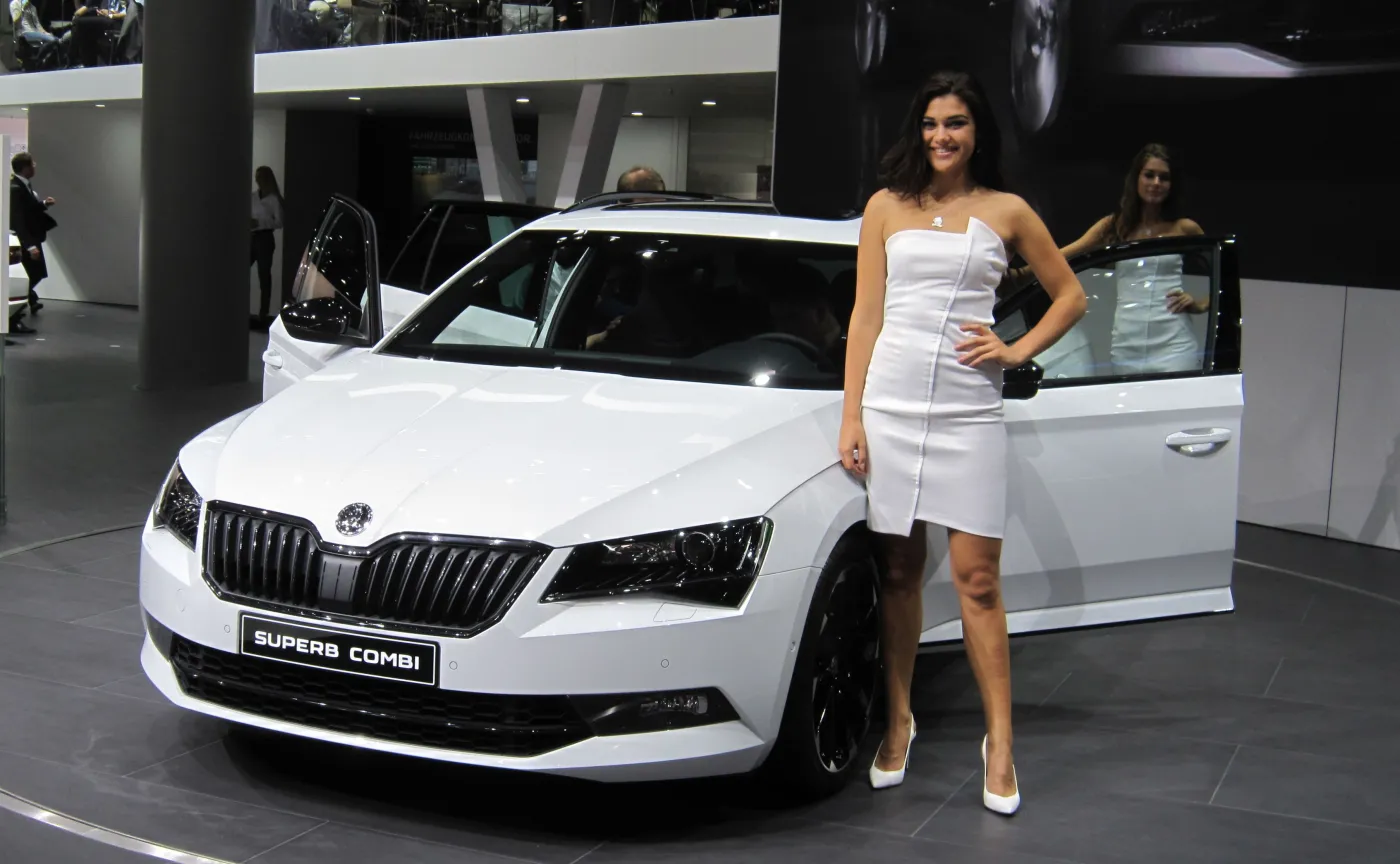 8540380-skoda-superb.jpg