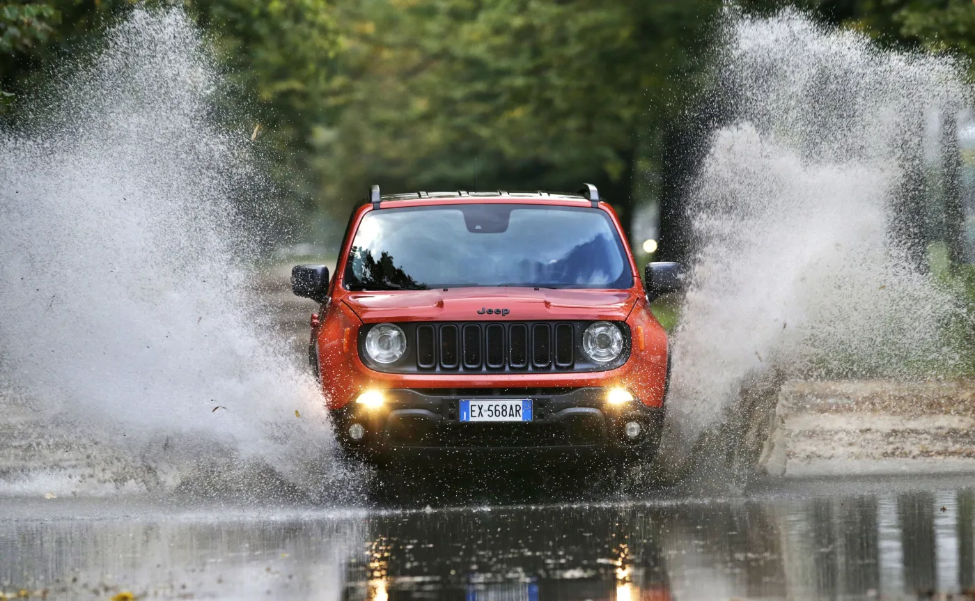 8557837-jeep-renegade.jpg