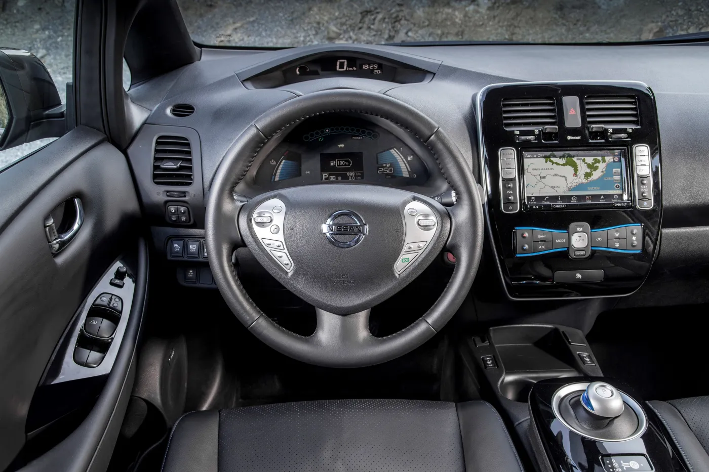 8195596-nissan-leaf.jpg