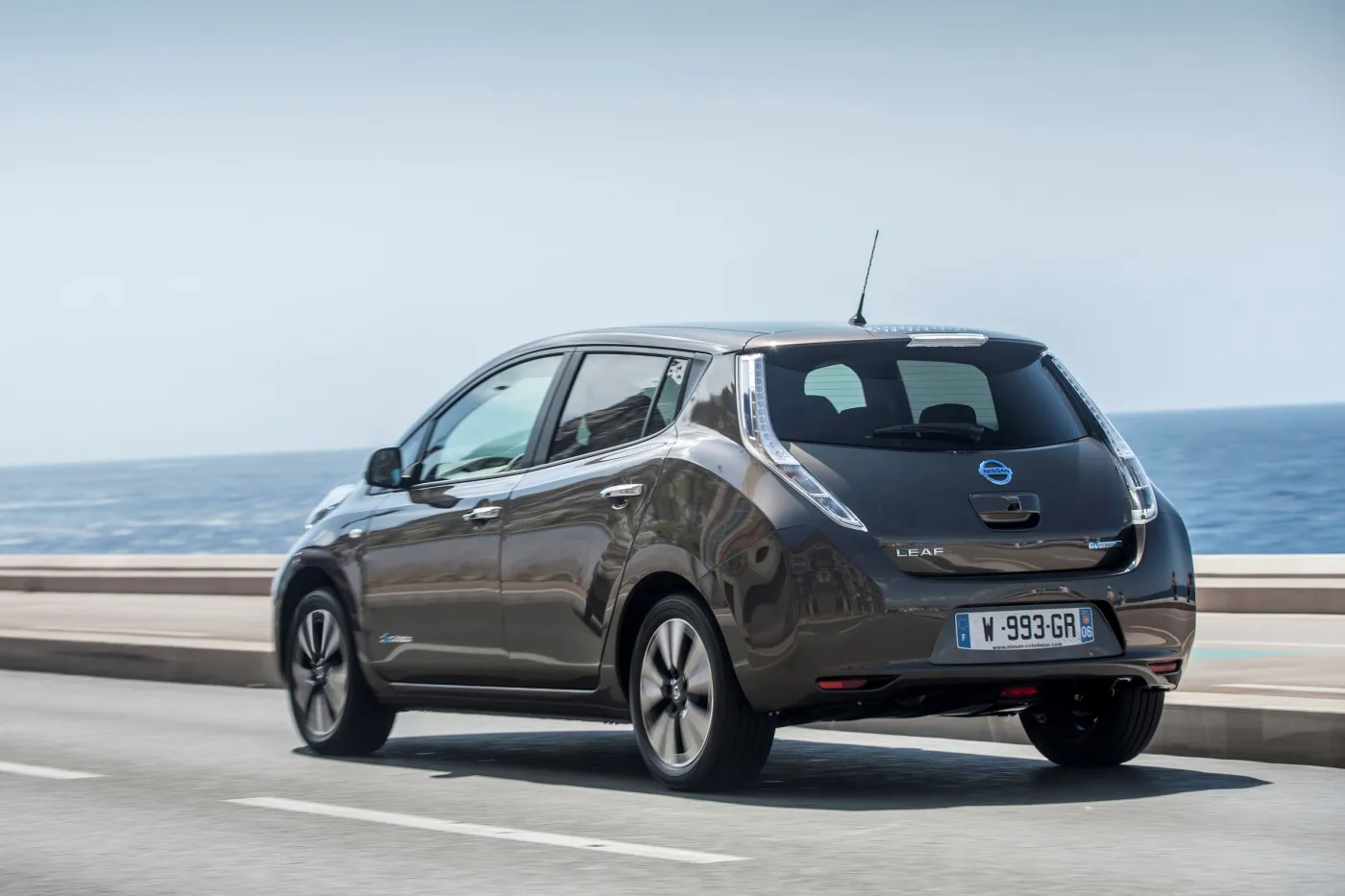 8195844-nissan-leaf.jpg