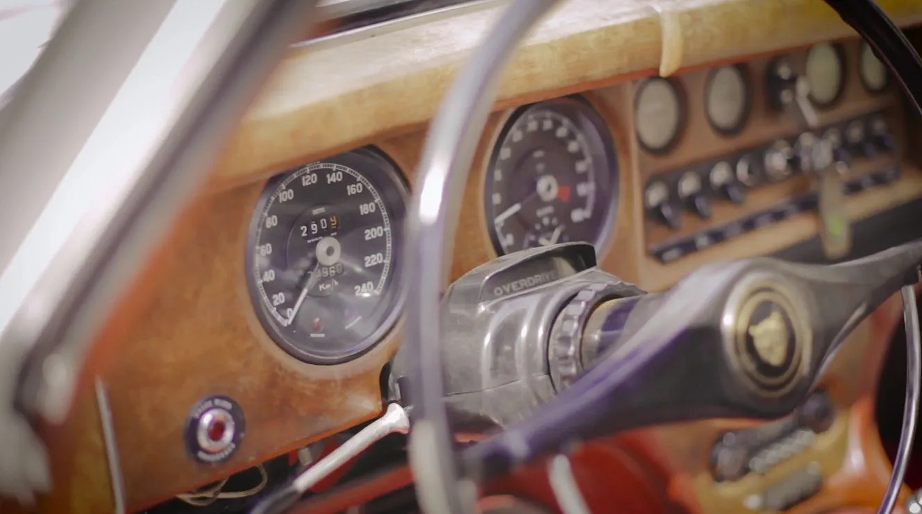 8203795-jaguar-mark-x.jpg