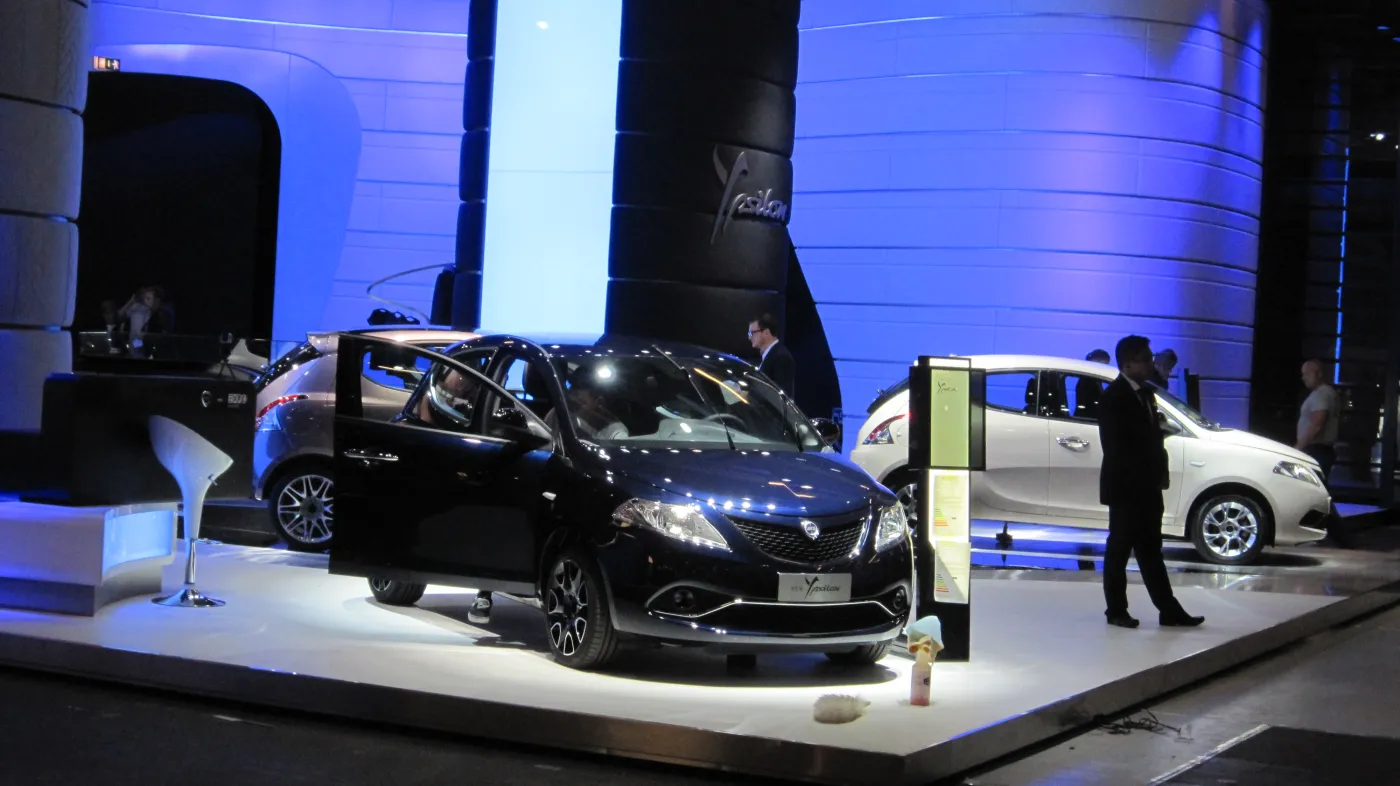 8206760-lancia-ypsilon.jpg