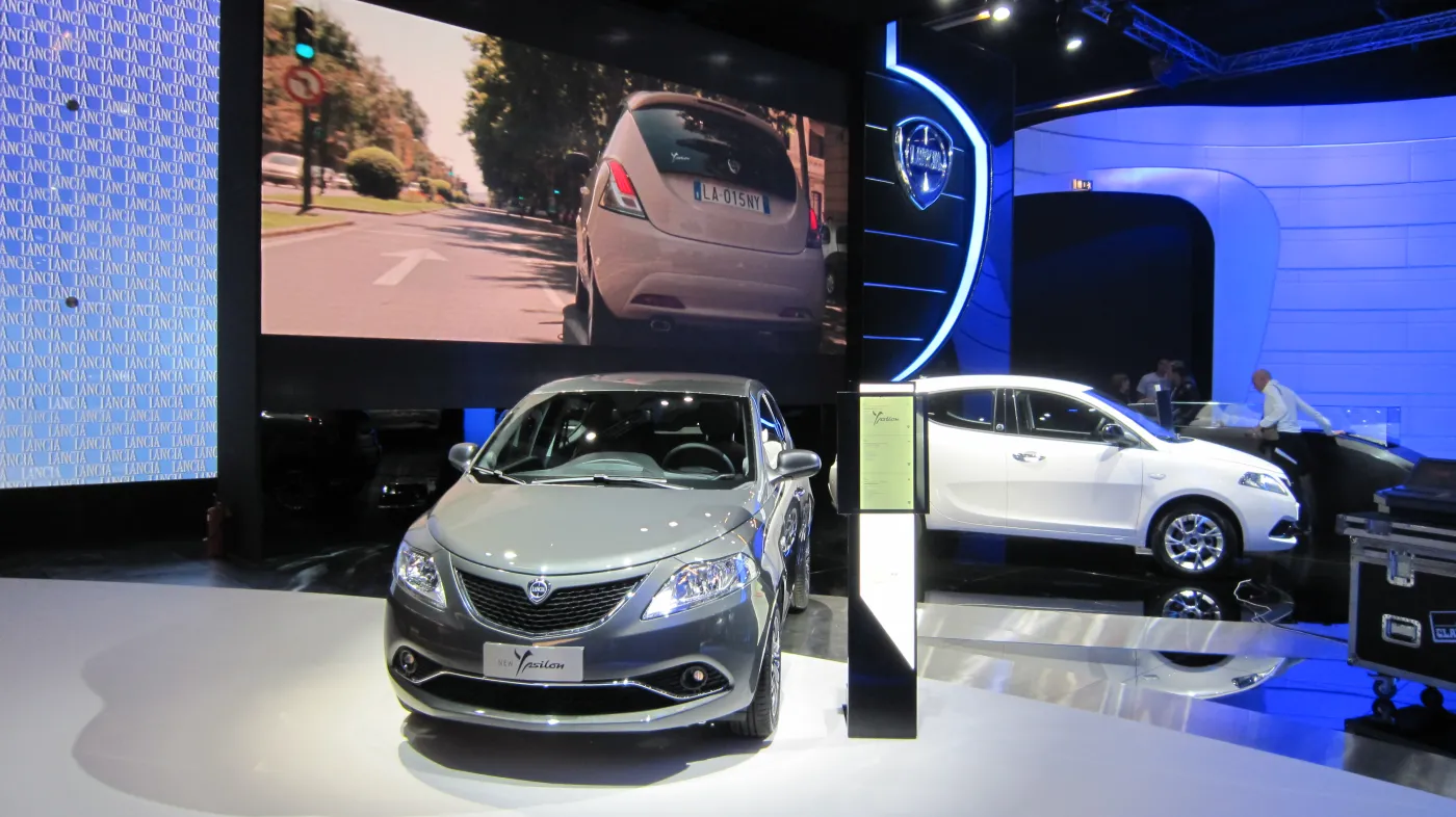 8206884-lancia-ypsilon.jpg