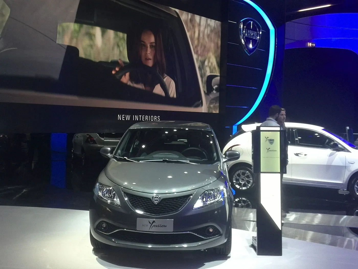 8208065-lancia-ypsilon.jpg