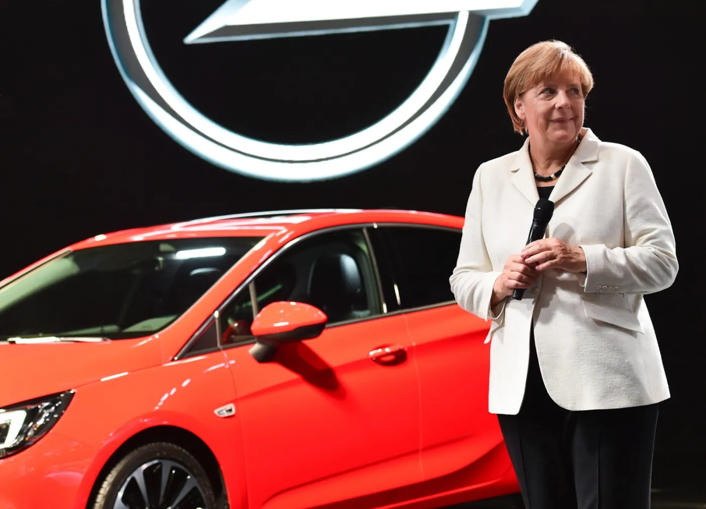 8225290-angela-merkel.jpg