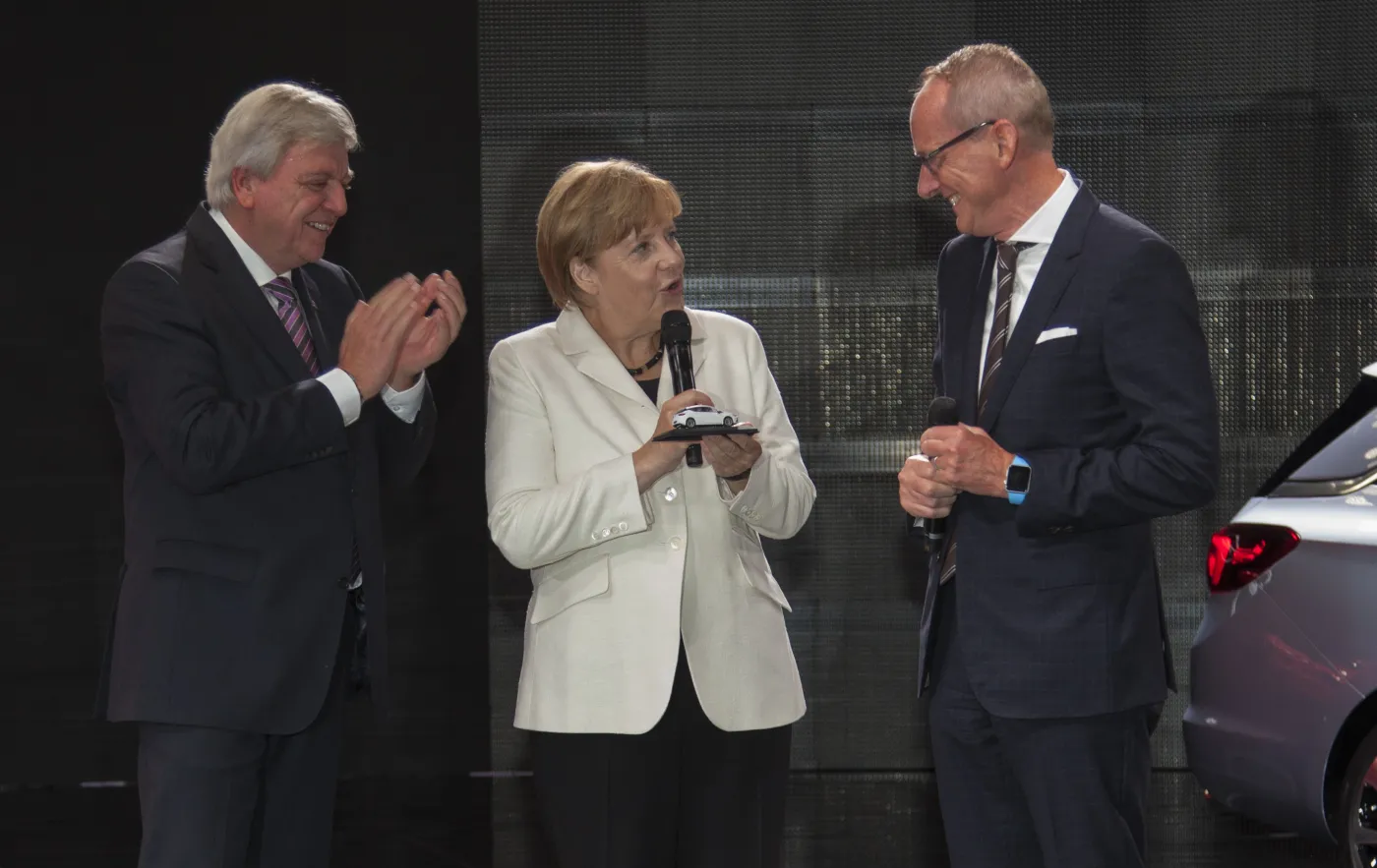 8225354-angela-merkel.jpg