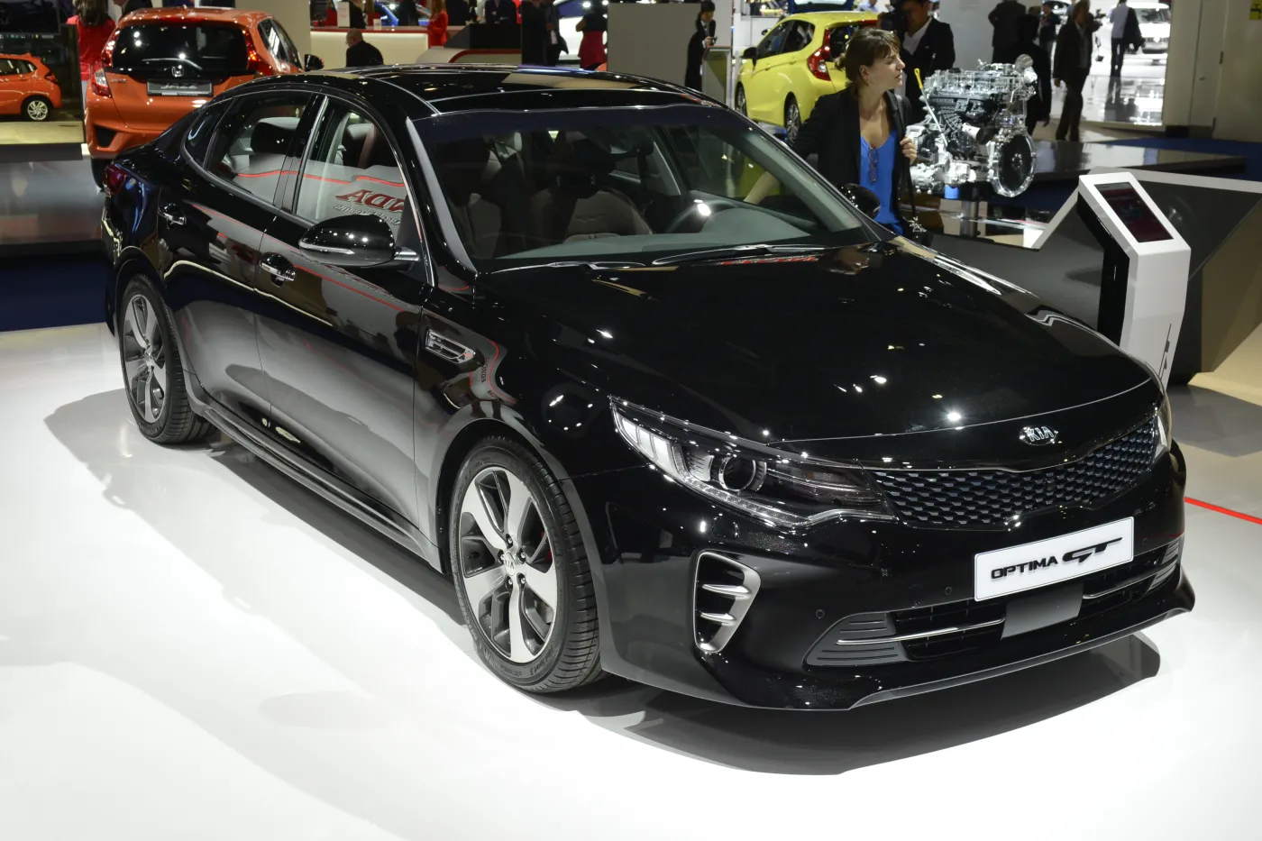 8236198-kia-optima-gt.jpg