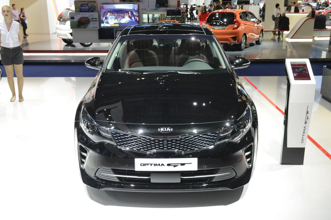 8236230-kia-optima-gt.jpg