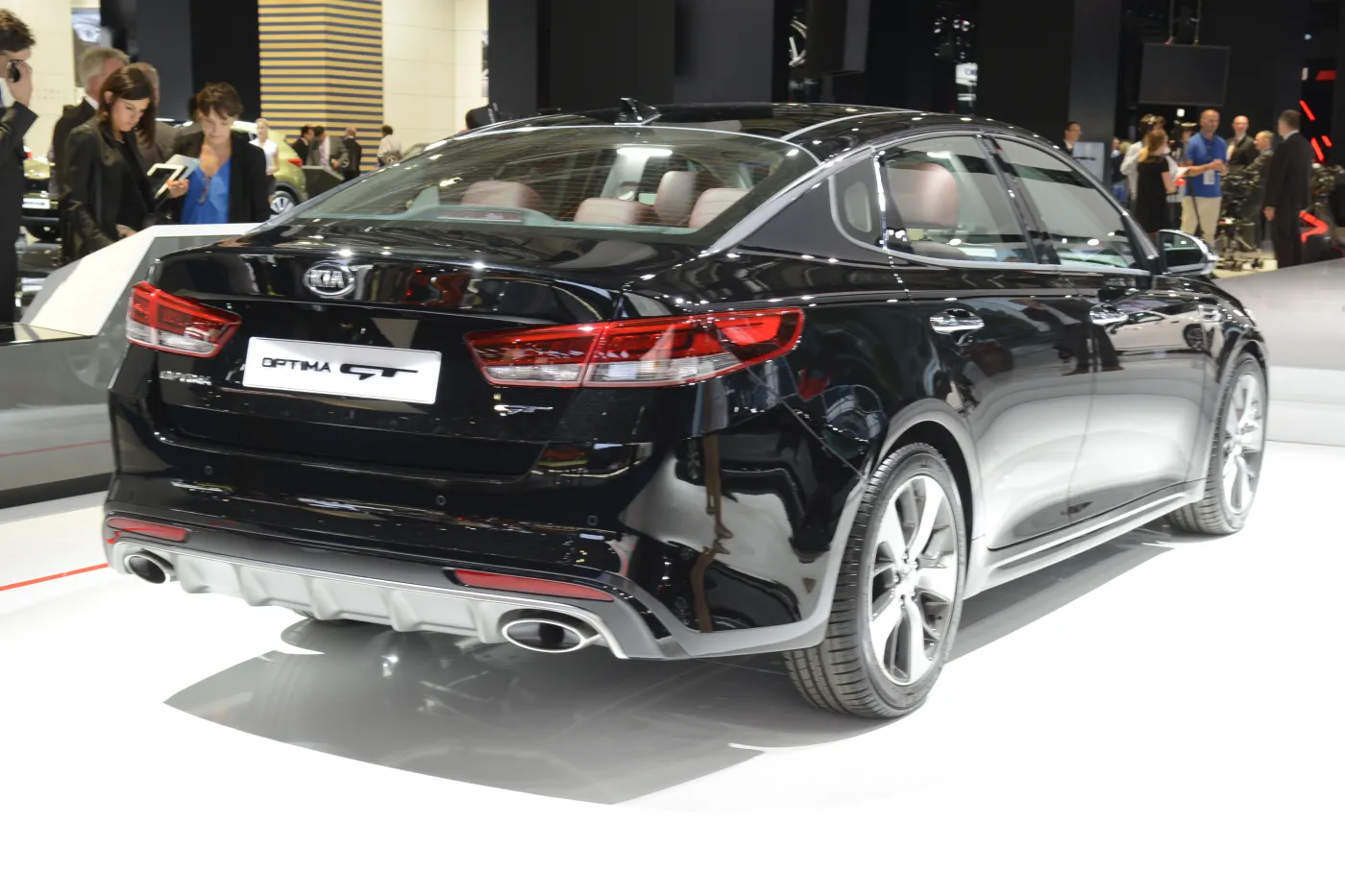 8236262-kia-optima-gt.jpg