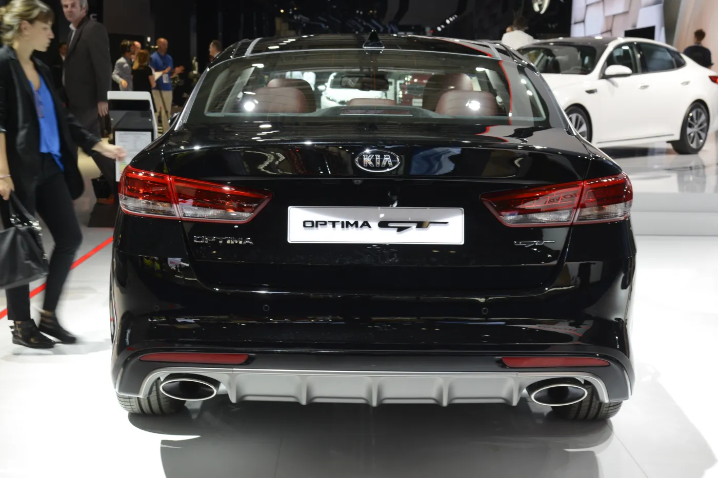 8236294-kia-optima-gt.jpg