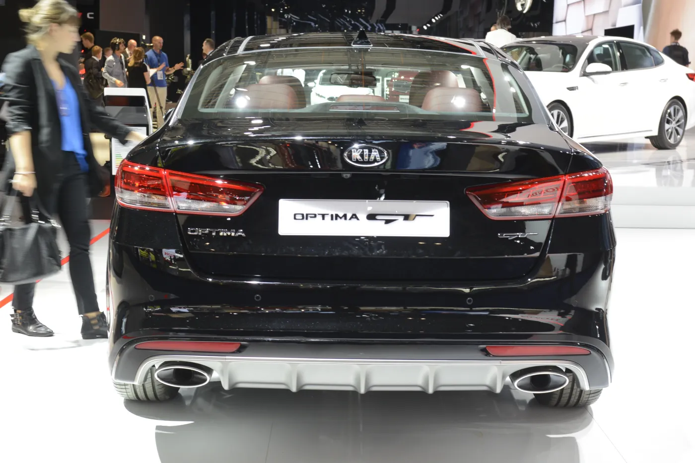 8236326-kia-optima-gt.jpg