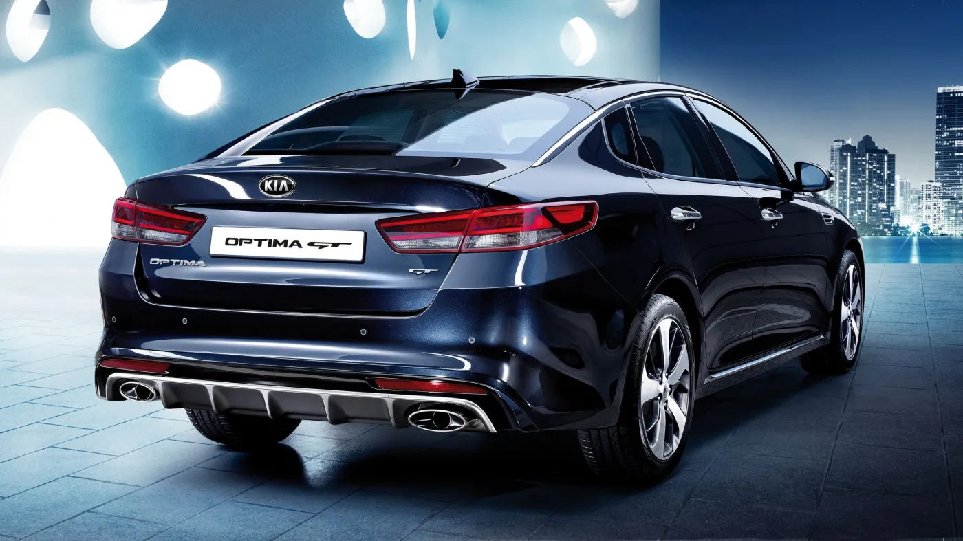 8236390-kia-optima-gt.jpg
