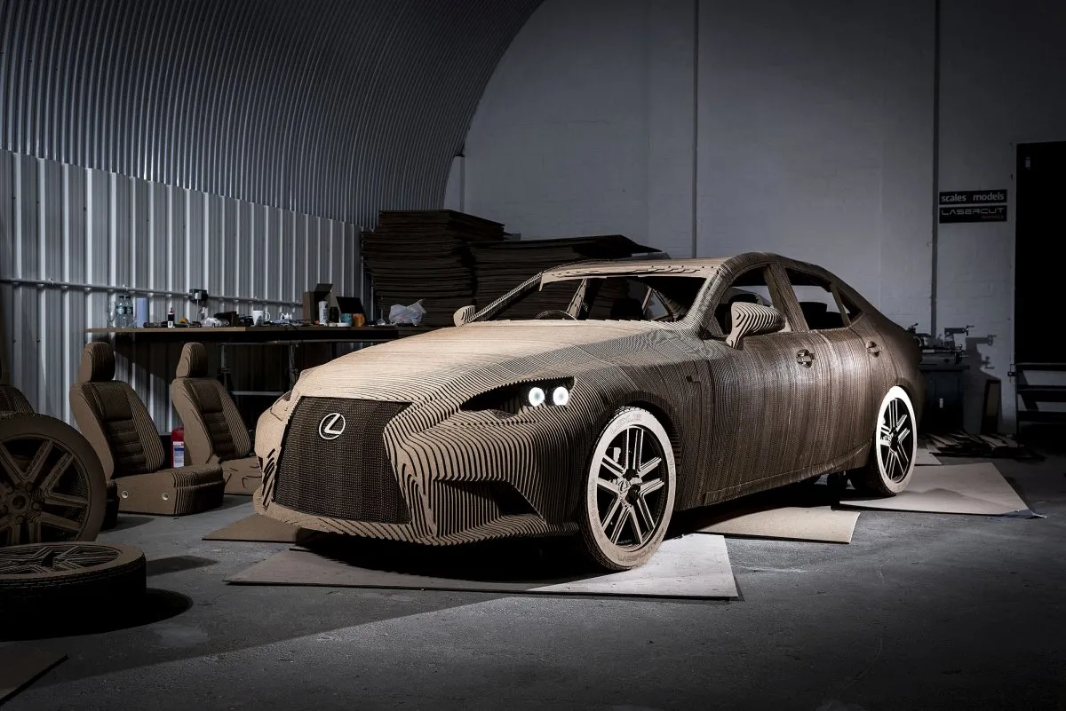 8303225-lexus-is-300h.jpg