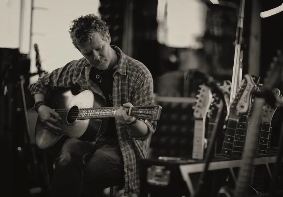 8335883-glen-hansard.jpg