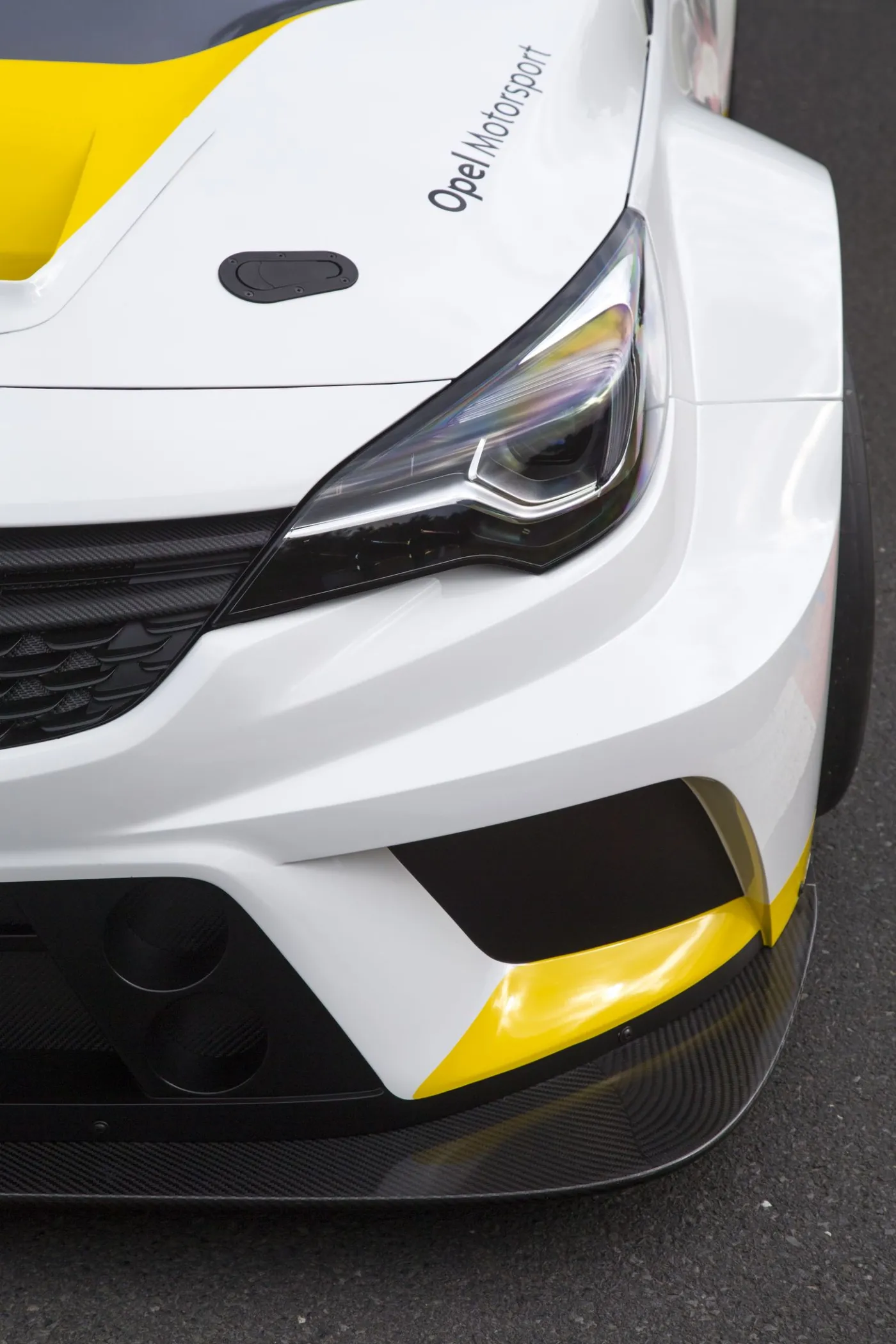 8326479-opel-astra-tcr.jpg