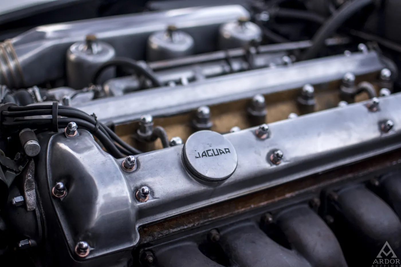 8327491-jaguar-mark-x.jpg