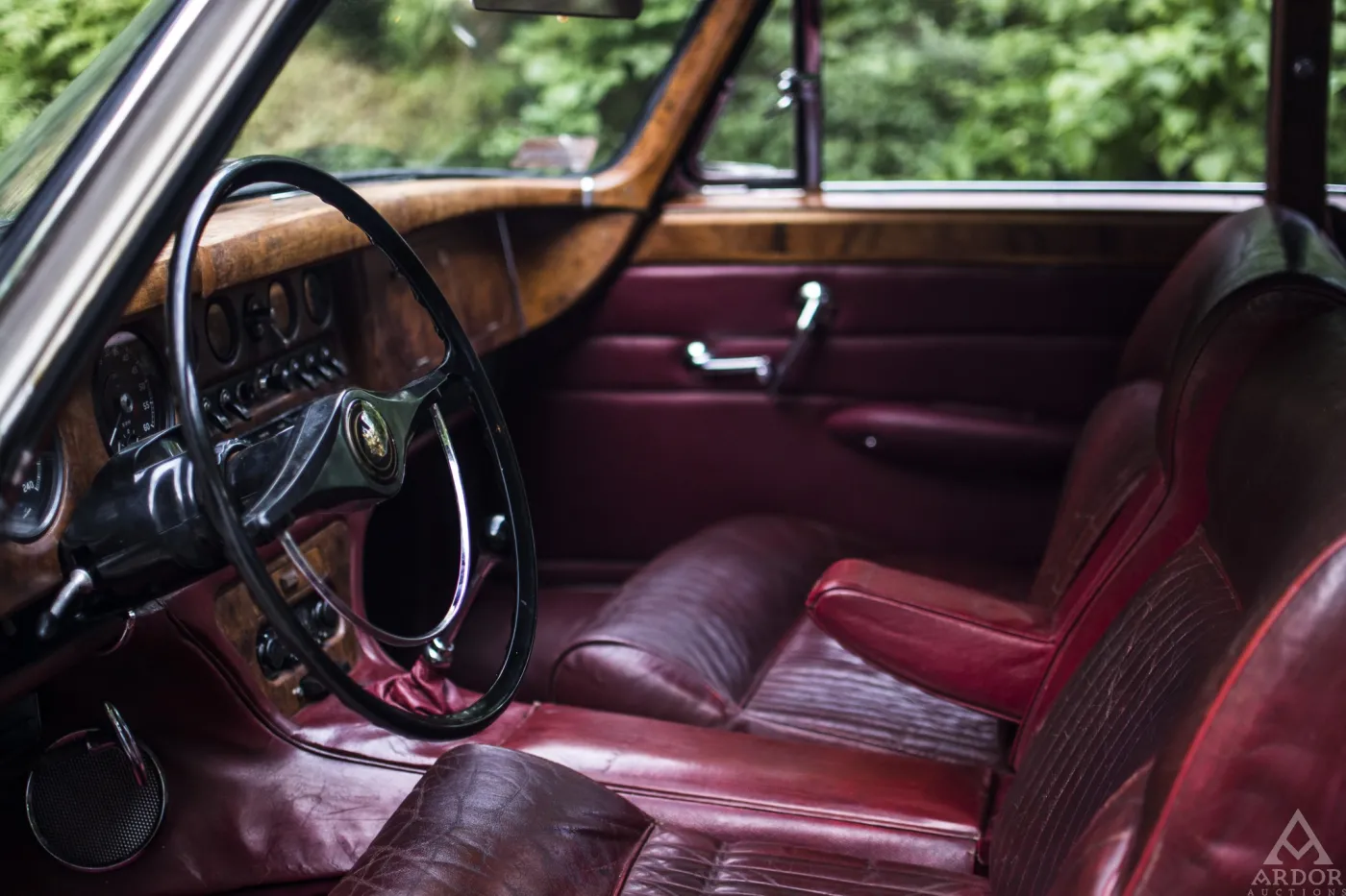 8327747-jaguar-mark-x.jpg