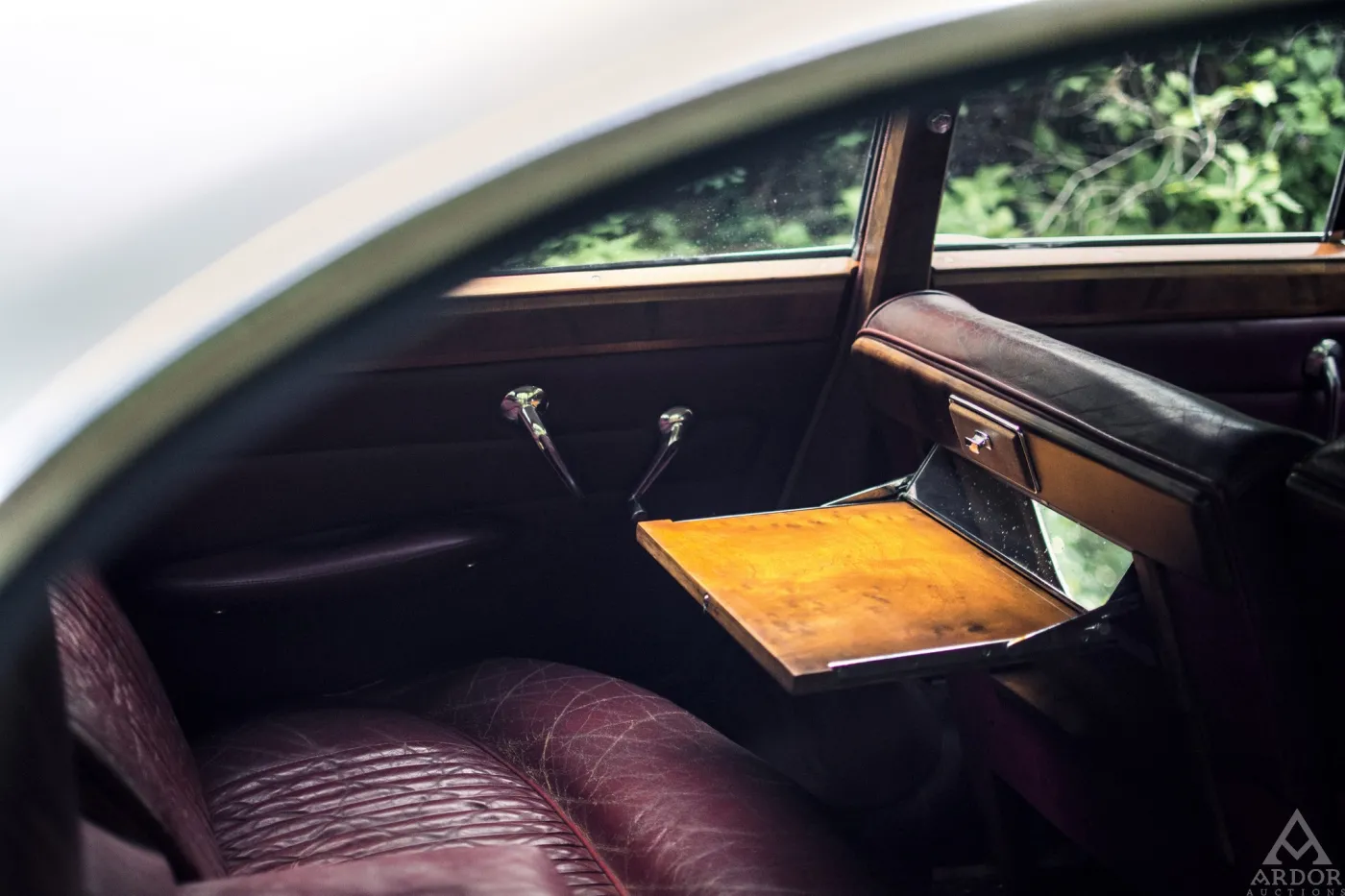 8327811-jaguar-mark-x.jpg