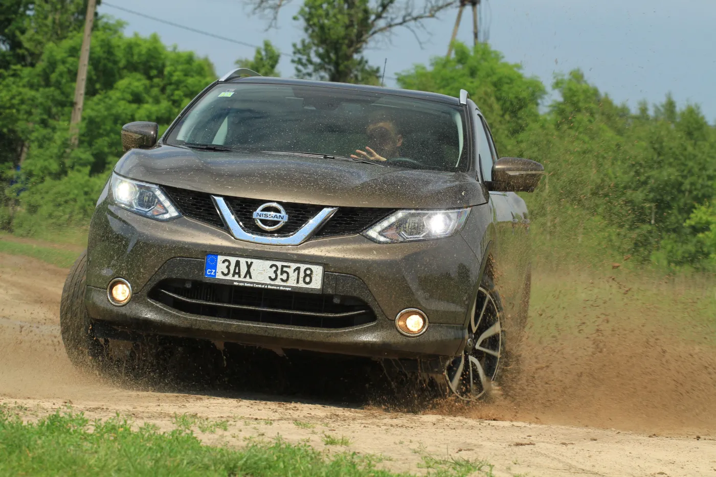 8343391-nissan-qashqai.jpg