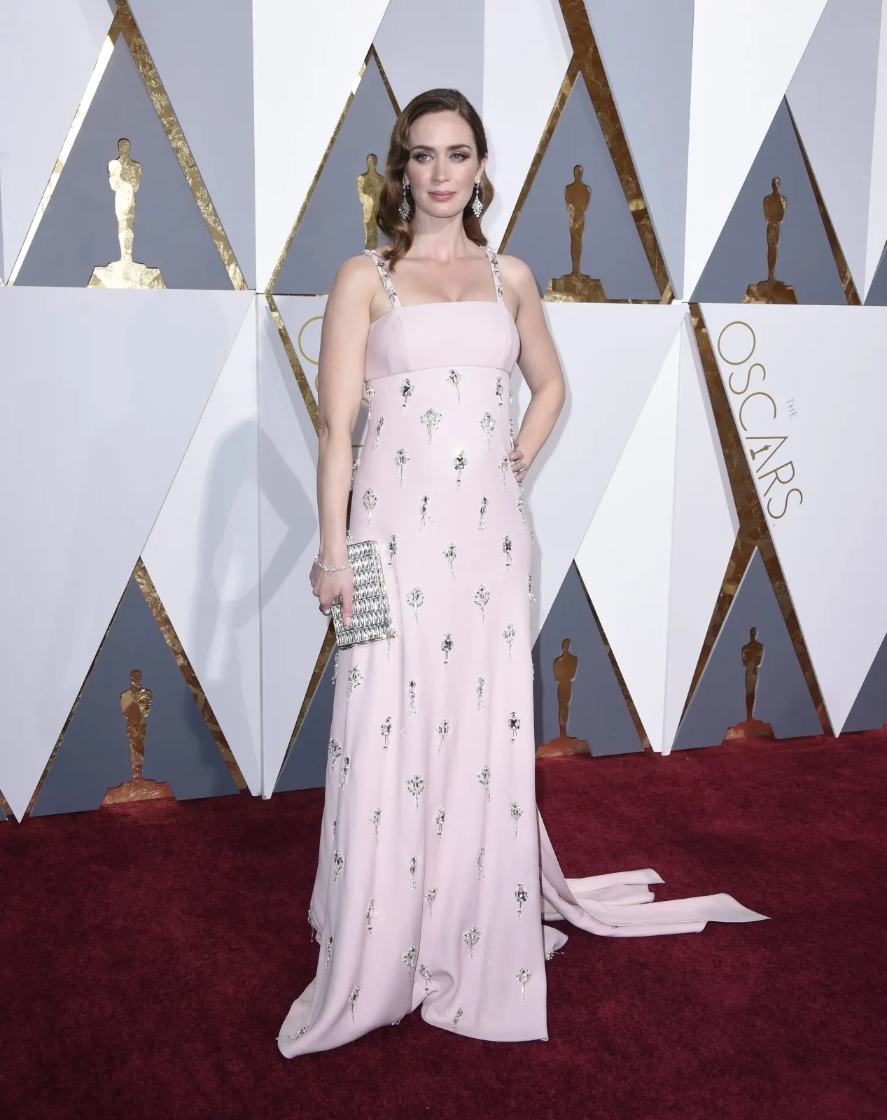 8786281-emily-blunt.jpg
