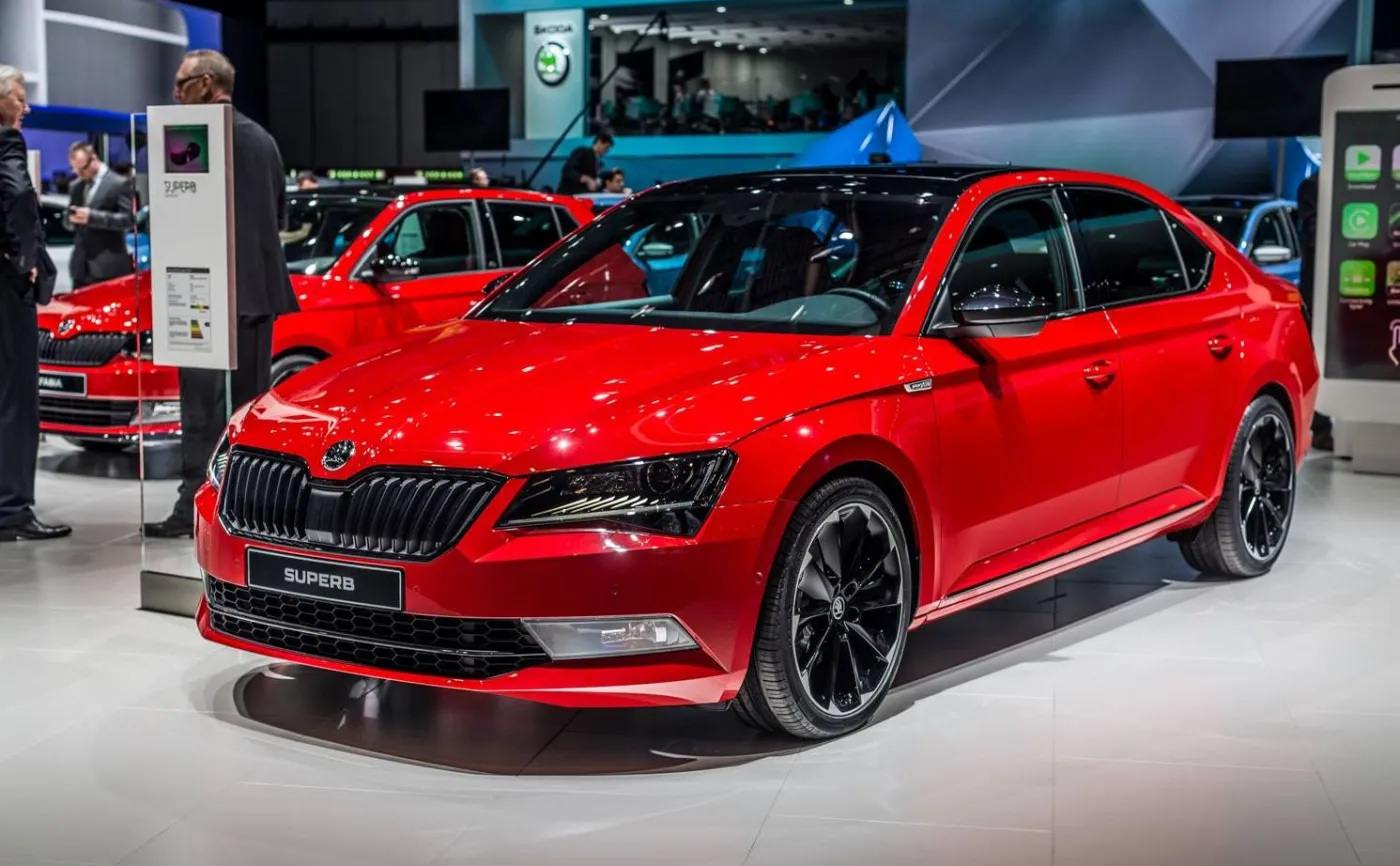 8799684-skoda-superb.jpg