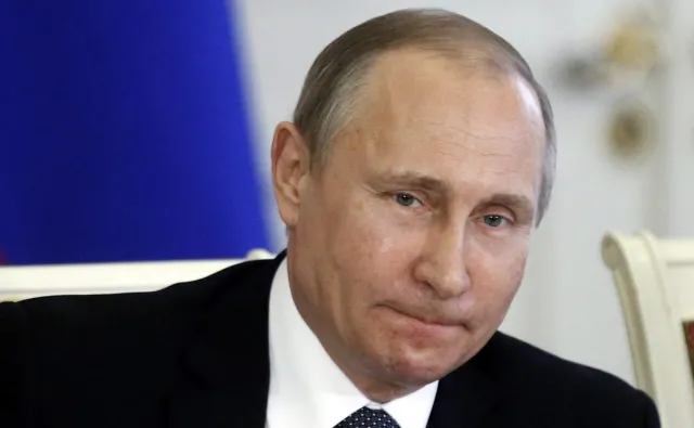 Clinton szczeka jak pies, Putin się śmieje... Rzecznik prezydenta Rosji krytykuje wyborczy spot Trumpa