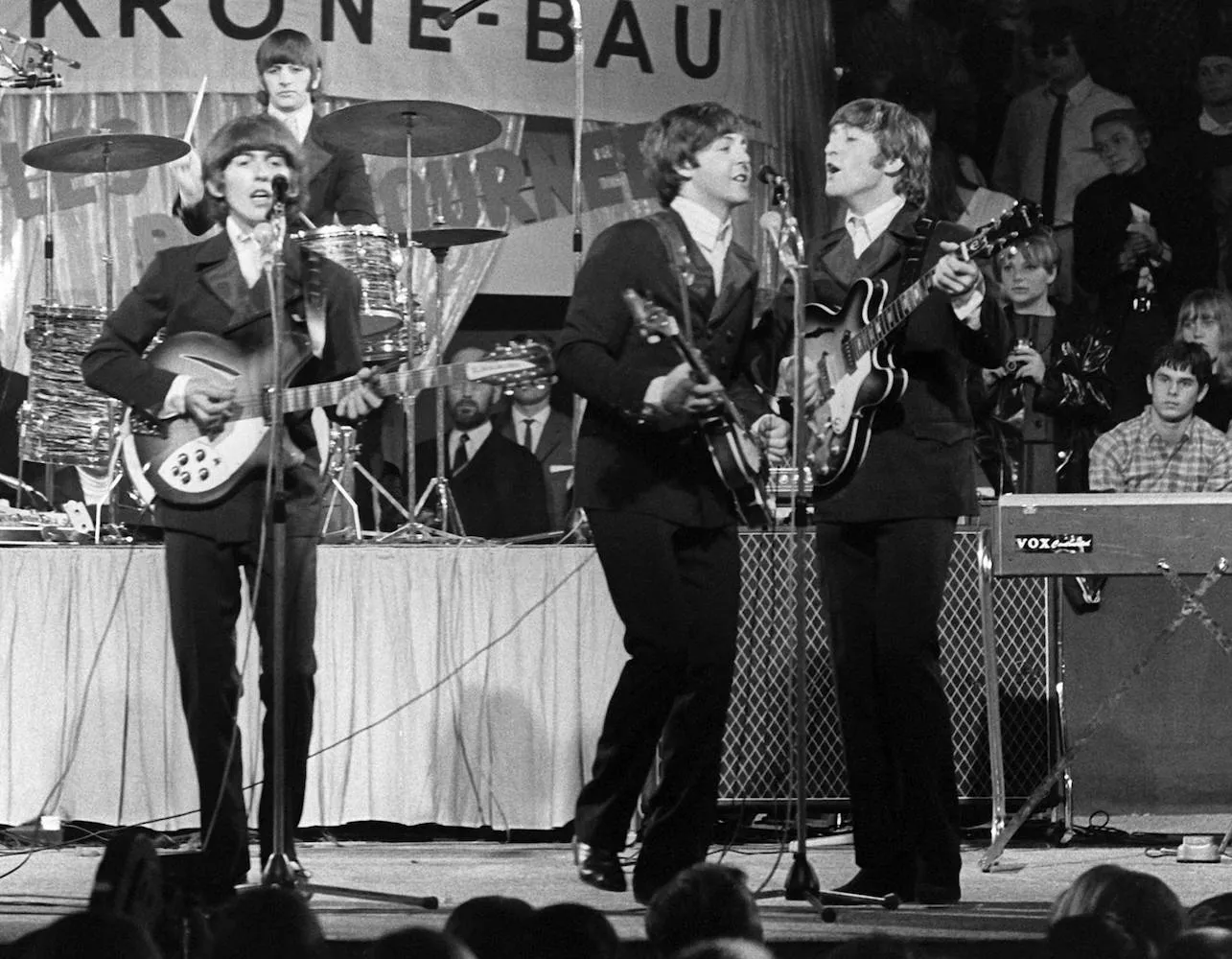 8931885-the-beatles.jpg