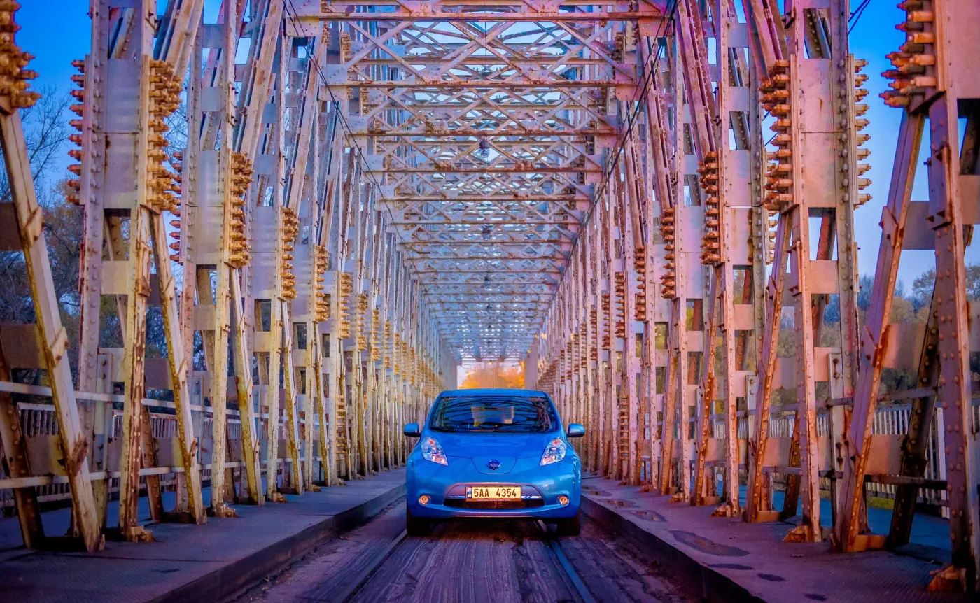 8632277-nissan-leaf.jpg