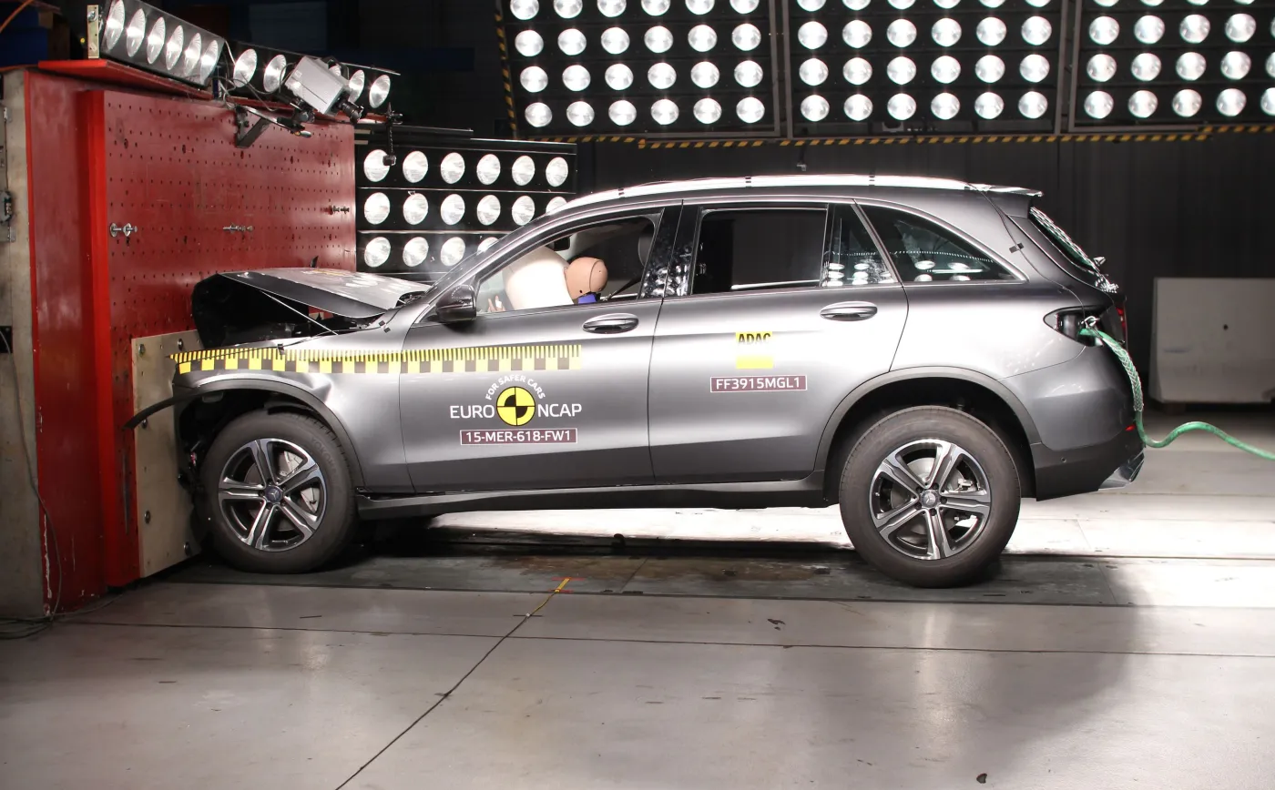 8635226-mercedes-glc.jpg