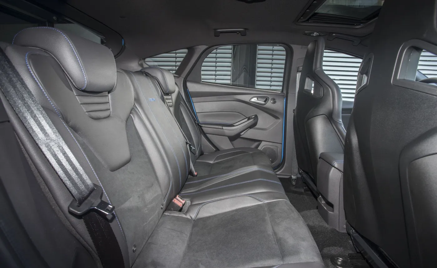 8650537-ford-focus-rs.jpg