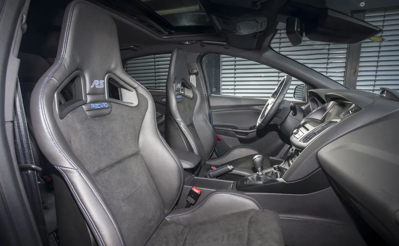 8650569-ford-focus-rs.jpg