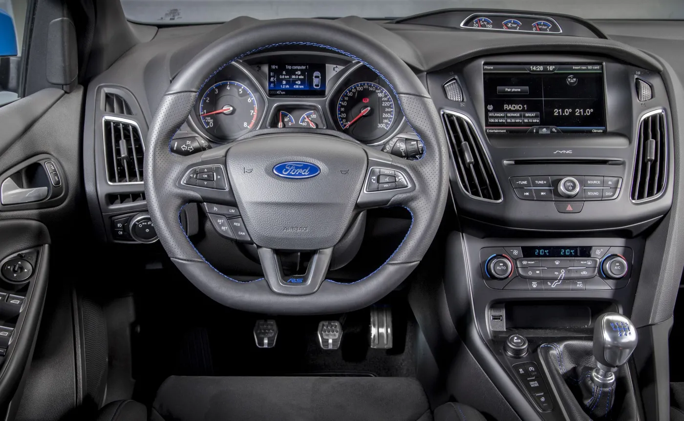 8650601-ford-focus-rs.jpg