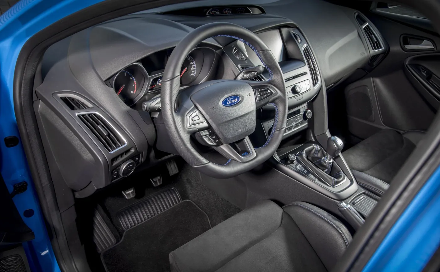 8650633-ford-focus-rs.jpg
