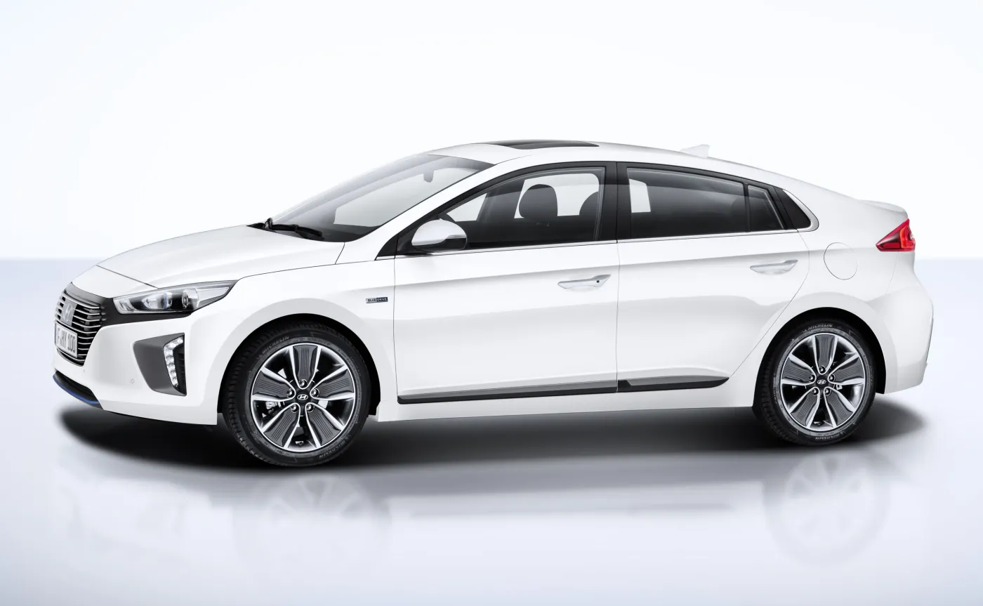 8690876-hyundai-ioniq.jpg