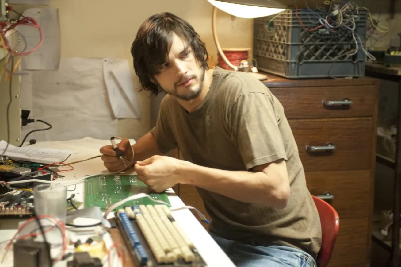 8694249-ashton-kutcher.jpg