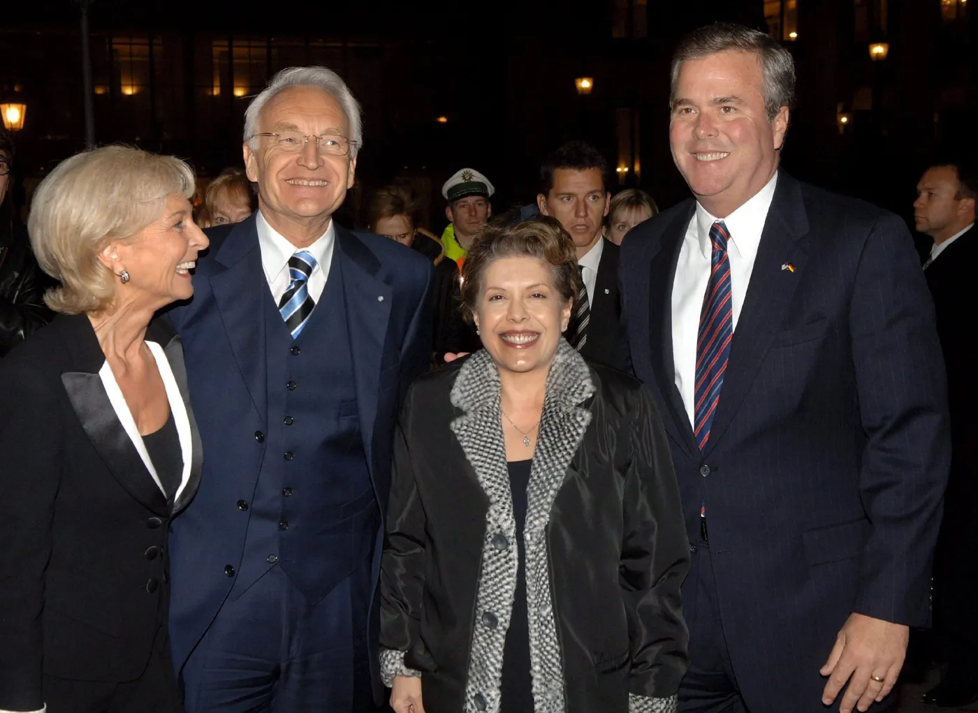 8732577-columba-bush.jpg