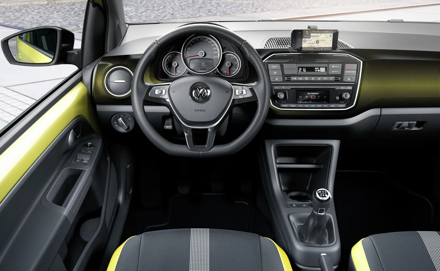 8765780-volkswagen-up.jpg