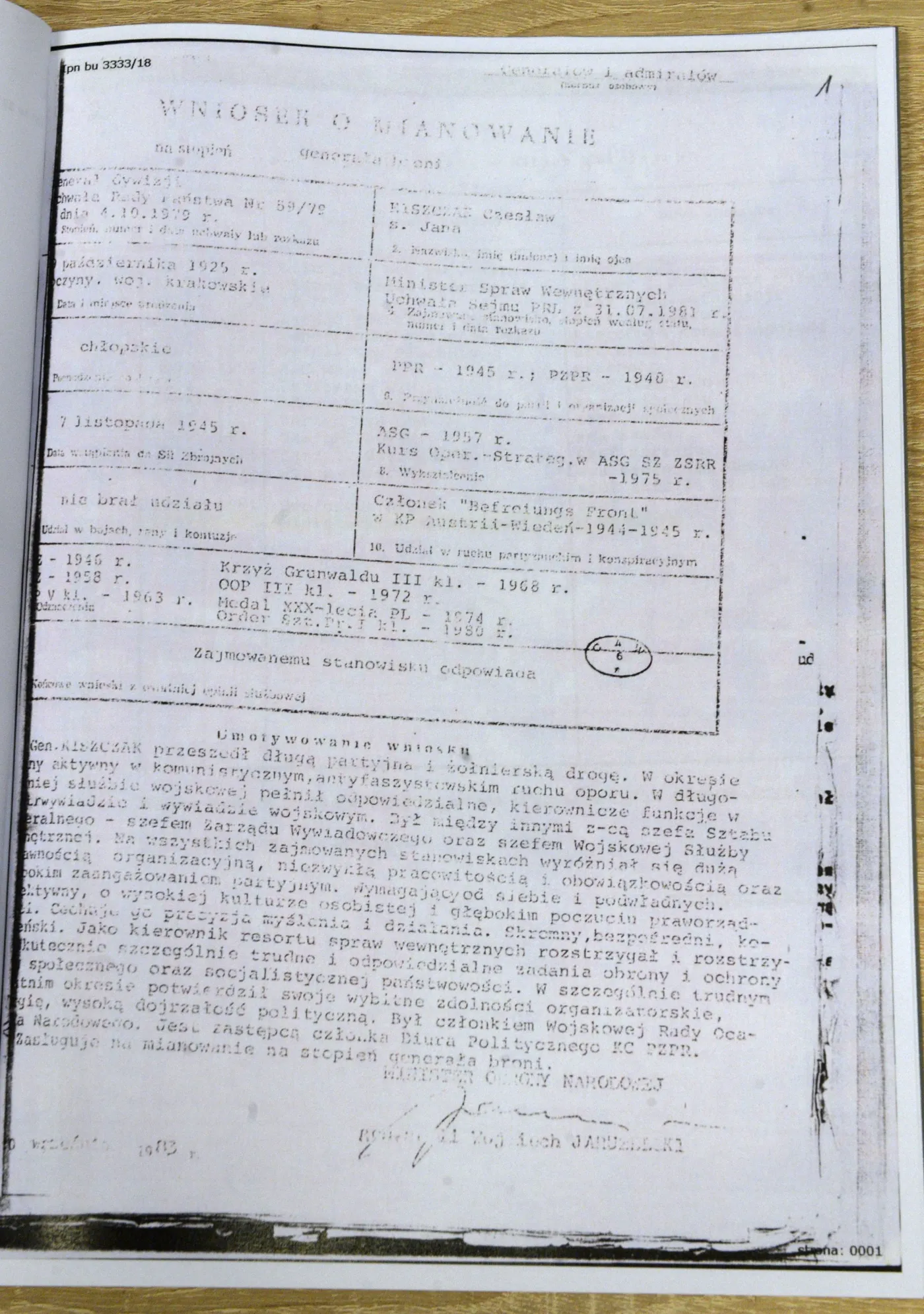 8770722-dokumenty-ipn.jpg