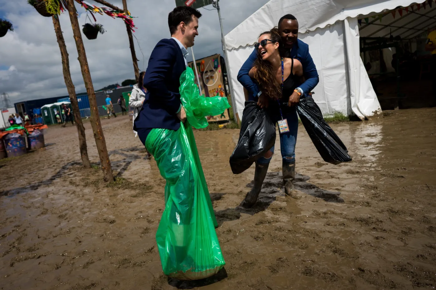 9222884-glastonbury.jpg