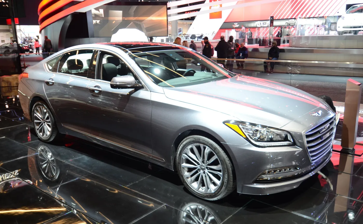 9274827-genesis-g80.jpg