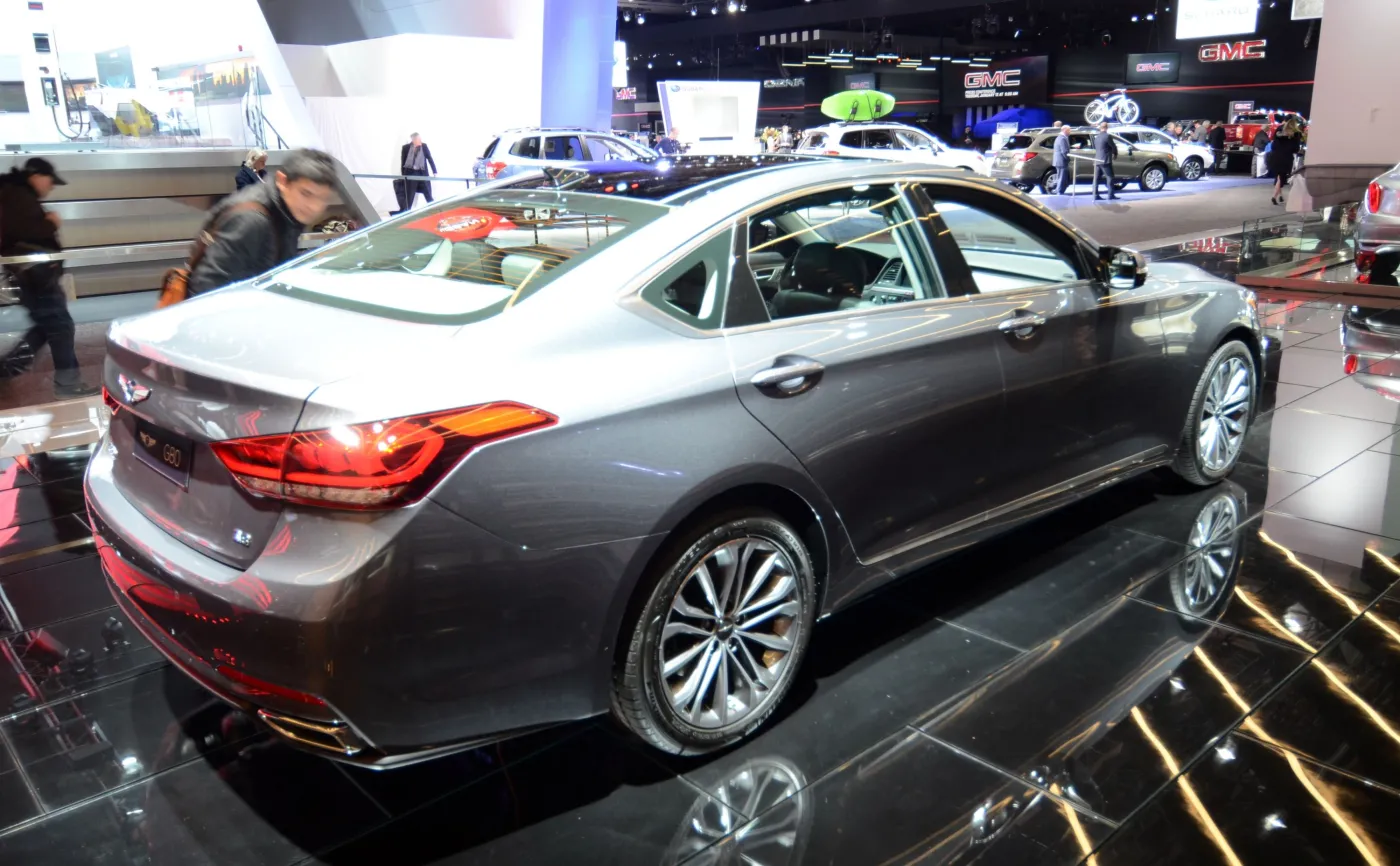 9274859-genesis-g80.jpg