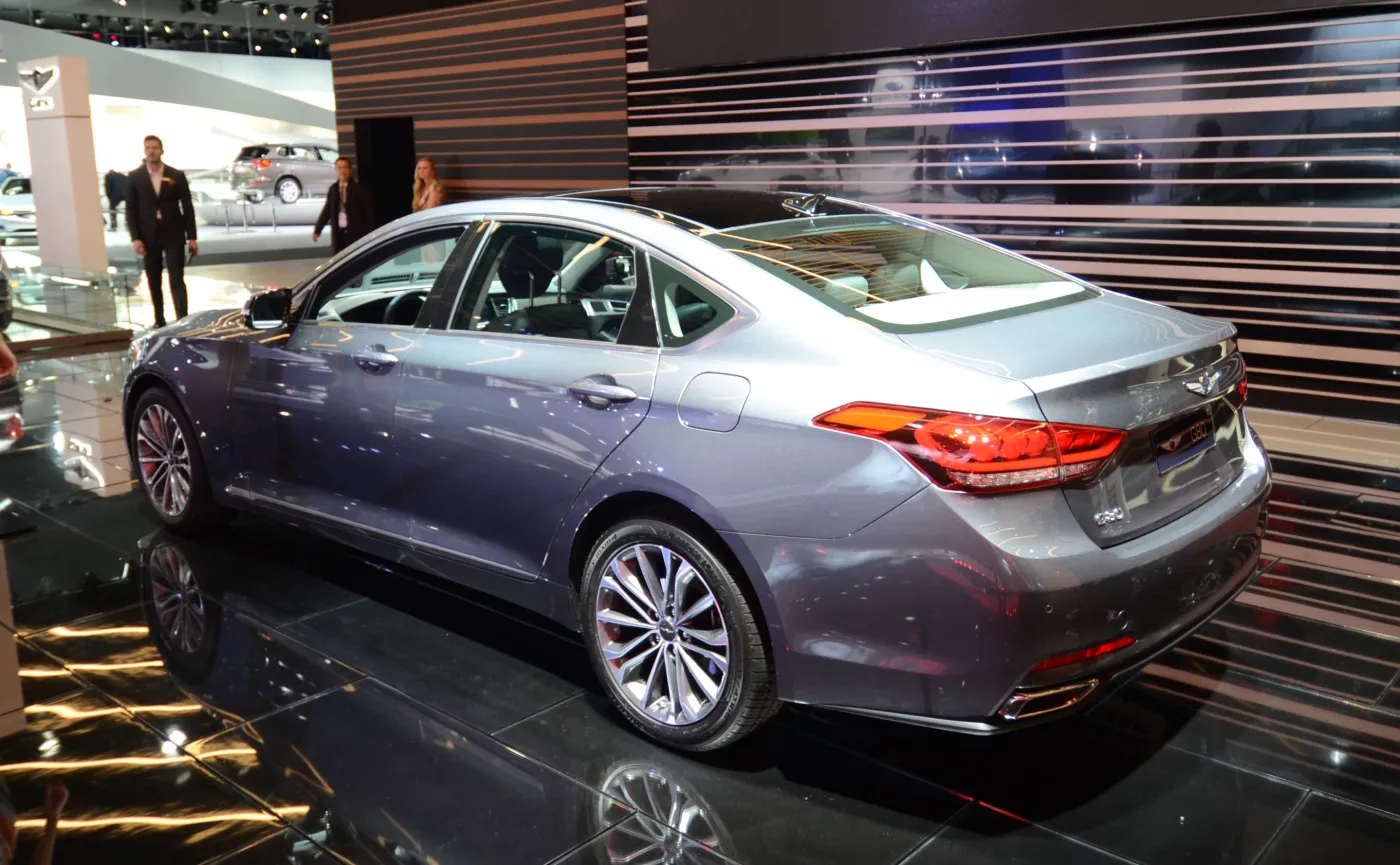 9274922-genesis-g80.jpg