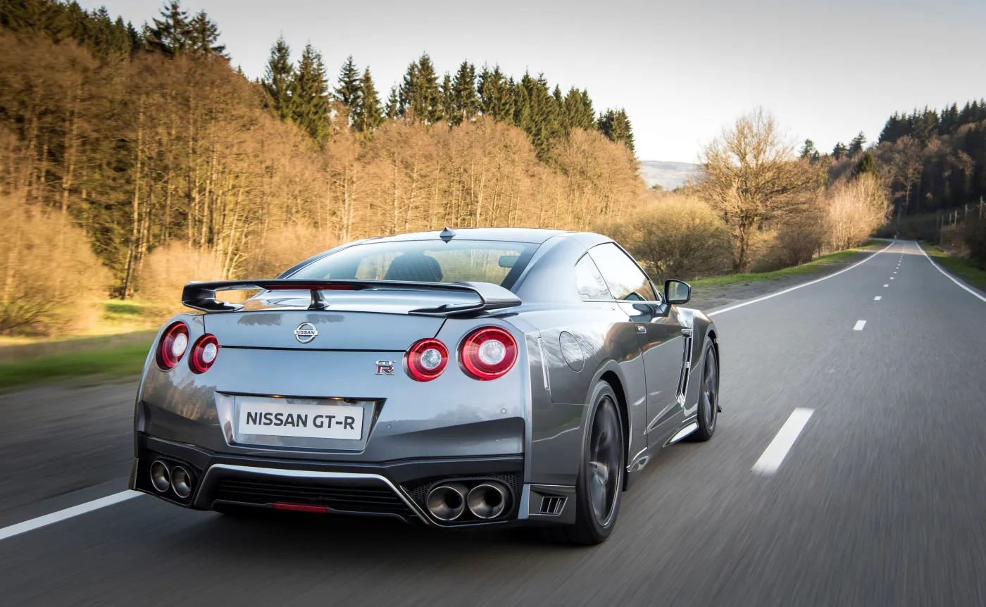 9400813-nissan-gt-r.jpg