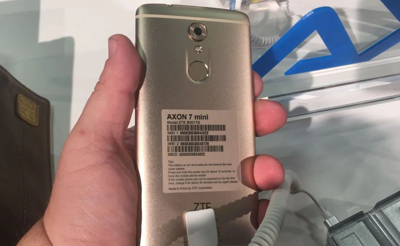 9408997-axon-7-mini.jpg