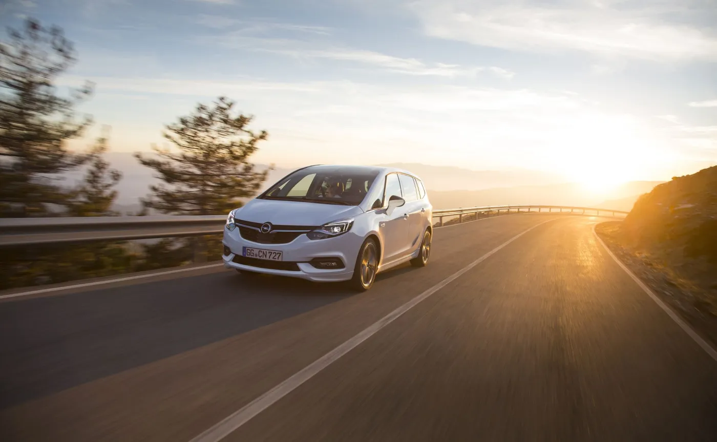 9102121-opel-zafira.jpg