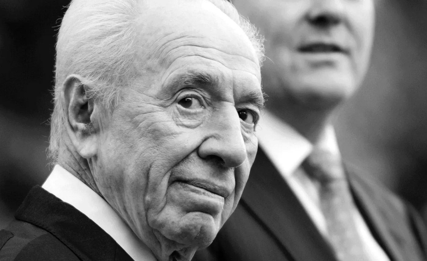 9573048-szimon-peres.jpg