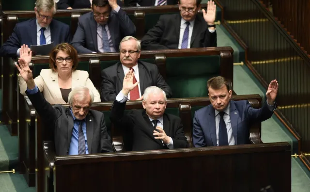 PiS przeciąga trybunał na swoją stronę