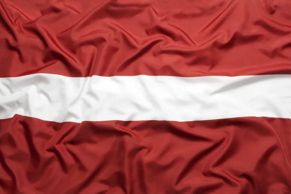 Flaga Łotwy